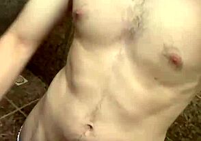 Puto25113 vydává své první video jako hubený latino twink