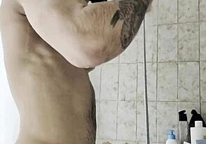 Dude's ready for masturbation after shower, don't miss