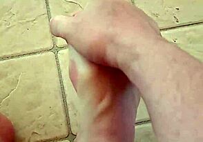 Two Minutes of My Bare Feet in Amateur Bisexual Clip.