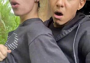 अभी-अभी कोलंबियन लड़कों को पब्लिक बाथरूम में चुपके से क्विक गे सेक्स एक्शन करते देखा