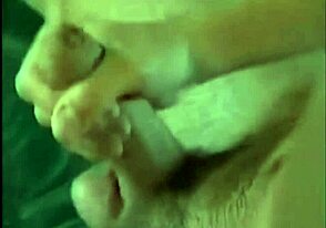 Twink onani-session i eksplicit detalje