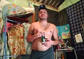 Дао сам сирово братовљевом бразилском другу Давизау.