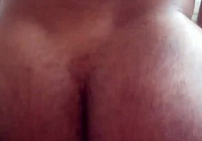 Delivery guy got his dick sucked by a sexy transsexual