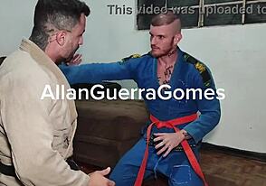 Undervisning i Jiu Jitsu blir til bisexual kuk lek