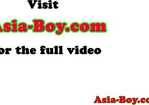 היי, רוצה לראות איך התחת של הטווינק האסייתי הזה מקבל קידוח?