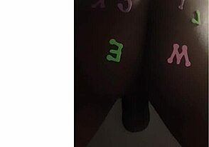 哟，看这个坏黑人变性人玩屁股