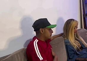 Эй, поможешь мне обломать соседа-парня?