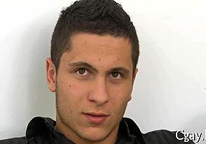 Туинкс се гмуркат в горещ хомо порно с дива енергия