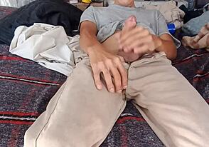 Hey, check this rico jovencito spilling his load in bed