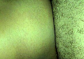 Nyers csoportos akció barátokkal italok után a bárban