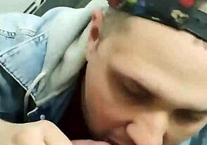 Mamada do Oputosp na escada de emergência do shopping