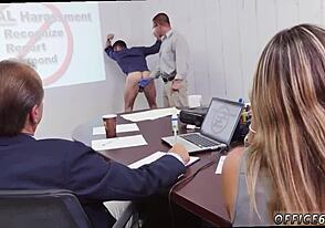 رجال مستقيمين وشباب مربوطين لفلوس في جلسات جماعية مثلية حارة