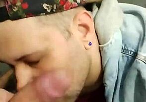 Suce-couille du connard sur l'escalier d'urgence du centre commercial