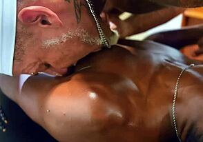 Milujem hrať sa s tesným latinským zadkom pre hlbokú čiernu análovú zábavu