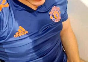 Sakra! Roztomilý francouzský twink čůrá na obličej a stříká tvrdě