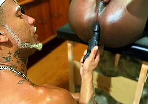 Milujem hrať sa s tesným latinským zadkom pre hlbokú čiernu análovú zábavu