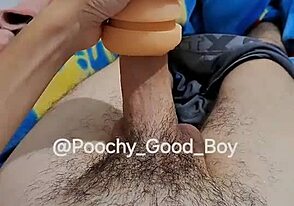 Dominante gay twink haalt enorme lul tevoorschijn voor druipend zaadshot op passieve bottom