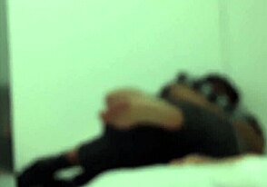 Twink péruvien baise voisin pendant le confinement