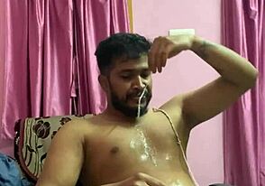 Йо, виж тази мръсна дълбока гърло соло момчешка акция