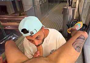 หนุ่มตะวันออกกลางควยยักษ์โดนดูดบนระเบียงเซ็กซี่