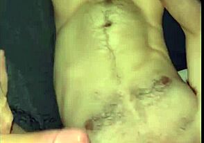 היי, בפעם הראשונה זיינתי את שותף החדר הסקסי שלי חזק