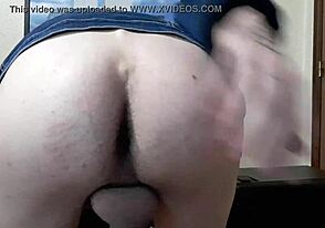 Hey Mann, ich schiebe nur die Spitze in meinen engen Arsch!