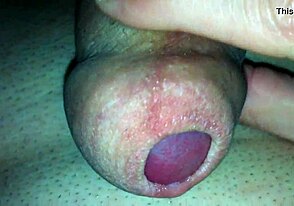 मैं इतना क्यूरियस और नर्वस हूँ, अपने लंड को इस होममेड क्लिप में एक्सप्लोर कर रहा हूँ