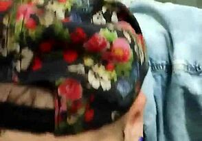 Suce-couille du connard sur l'escalier d'urgence du centre commercial