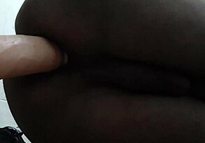 Yo, tu veux voir cette défonce anale serrée ?