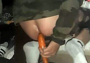 洛基塔独自玩耍变成肛门袭击乐趣