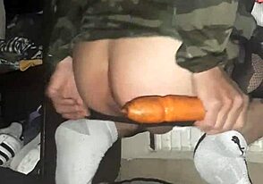 洛基塔独自玩耍变成肛门袭击乐趣