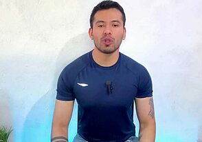 Homme Cubano Hétéro de 25cm reçoit une pipe de masseuse de pieds jusqu'à l'orgasme 😲