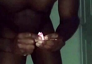 Exploration de jeu anal sauvage avec nourriture pendant Pride juin