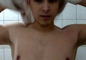 Novinho face baie fierbinte cu farmecul twink latino