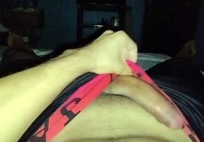 ดูฉันครางดังน้ำเงี่ยนหยดจากควยแข็งของฉัน davidpajas?